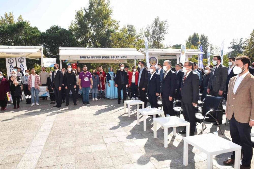 Üniversitelilere her alanda tam destek