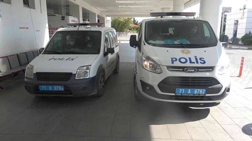 Yabancı uyruklu şahıslar, sahte evrakla seyahat ederken yakalandı