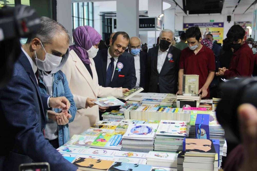 500 bin kitap bu fuarda kitapseverlerle buluşuyor