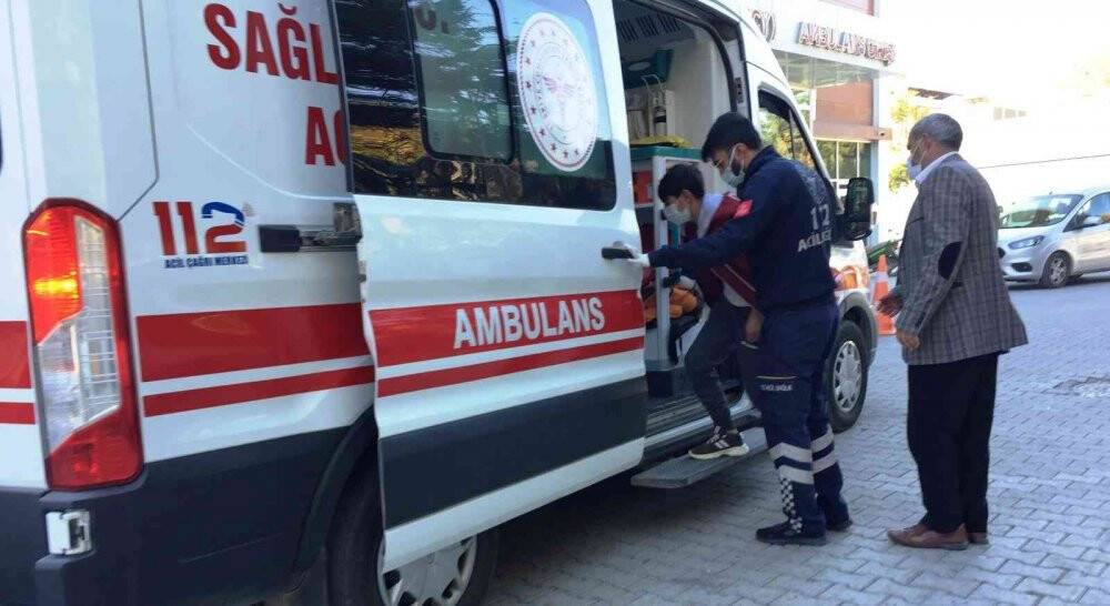 Koluna havalı zımba teli giren çocuk hastanelik oldu