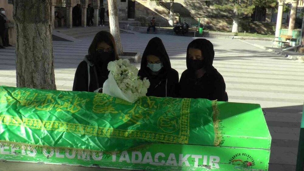 Teneffüste kalp krizi geçiren öğrenci toprağa verildi