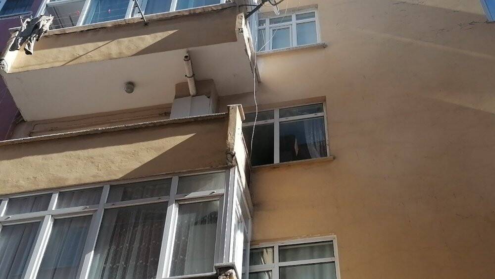 Yanan çamaşır makinesi apartman dairesini kül ediyordu