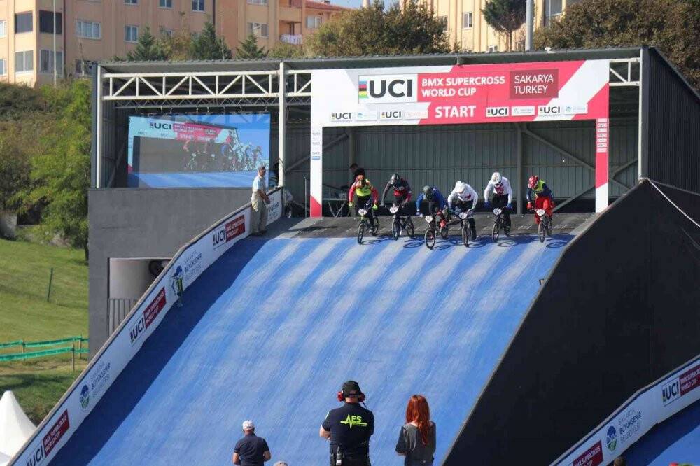 150 sporcu şampiyon olmak için pedal çevirmeye başladı