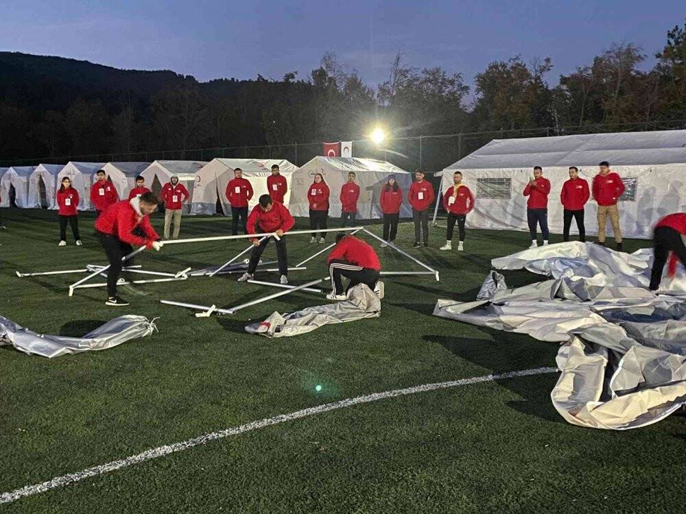 Çeşitli illerden 200’e yakın gönüllü genç, afet eğitim kampında buluştu