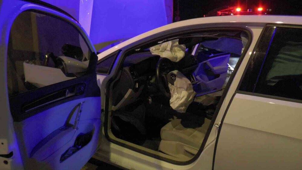 Duvara çarpan şoför araçta bayıldı: 1 yaralı