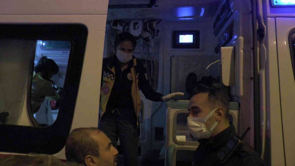 Duvara çarpan şoför araçta bayıldı: 1 yaralı