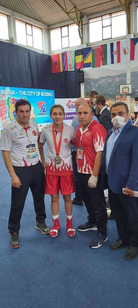 Gençler Avrupa Boks Şampiyonası’nda 2 gümüş, 4 bronz