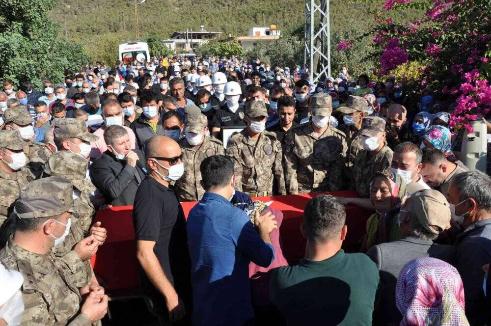 Kazada hayatını kaybeden özel harekat polisi toprağa verildi