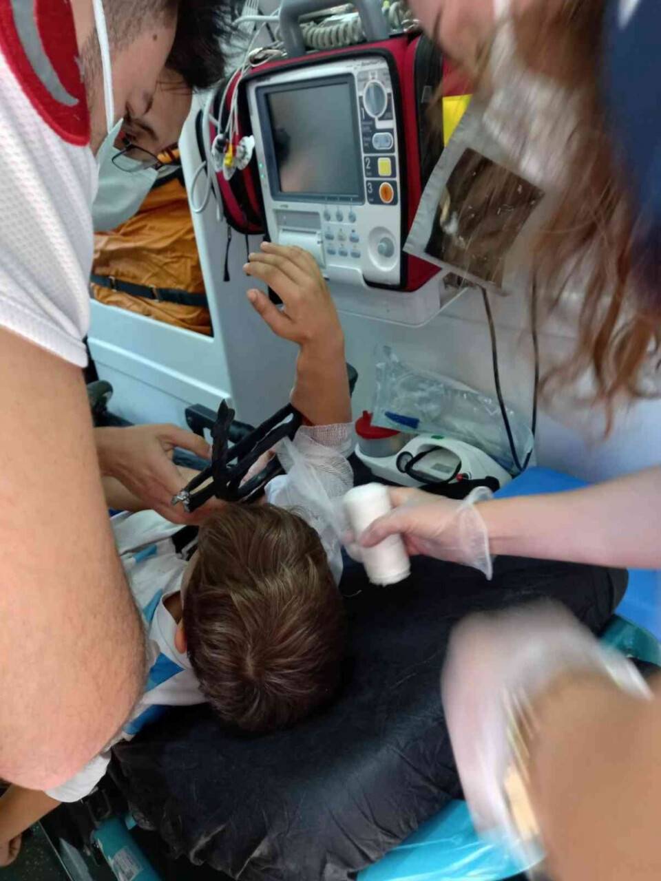 Koluna saplanan demirle hastaneye kaldırıldı