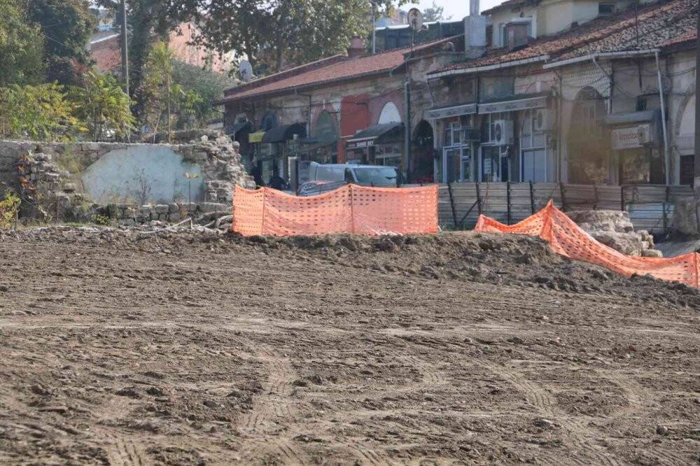 Selimiye Camisi meydan düzenleme çalışmalarında Roma dönemine ait aile mezarlığı bulundu
