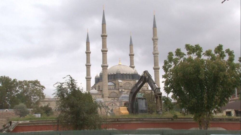Selimiye Camisi meydan düzenleme çalışmalarında Roma dönemine ait aile mezarlığı bulundu