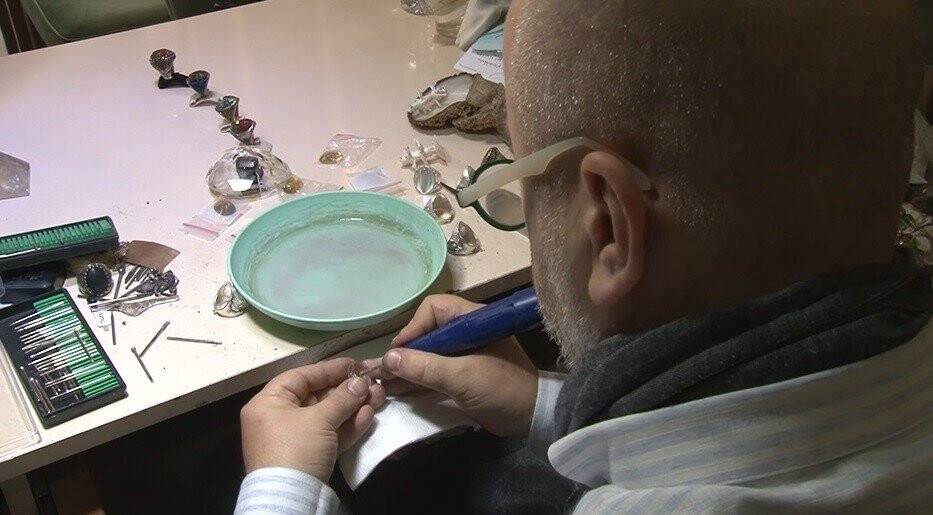 Tarihi mekanları yüzüklere işliyor