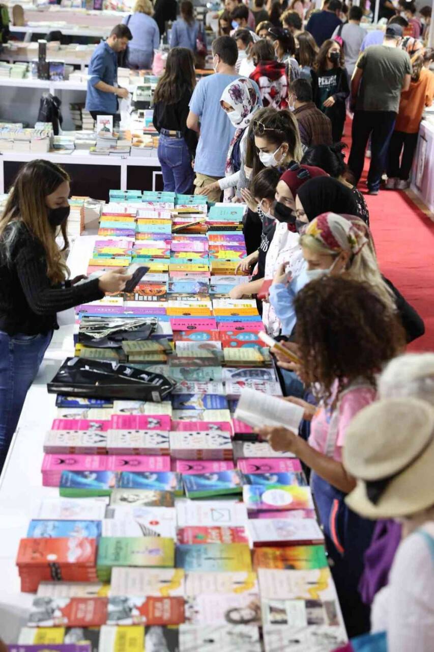 11’inci Antalya Kitap Fuarı’nı 589 bin 756 kişi ziyaret etti