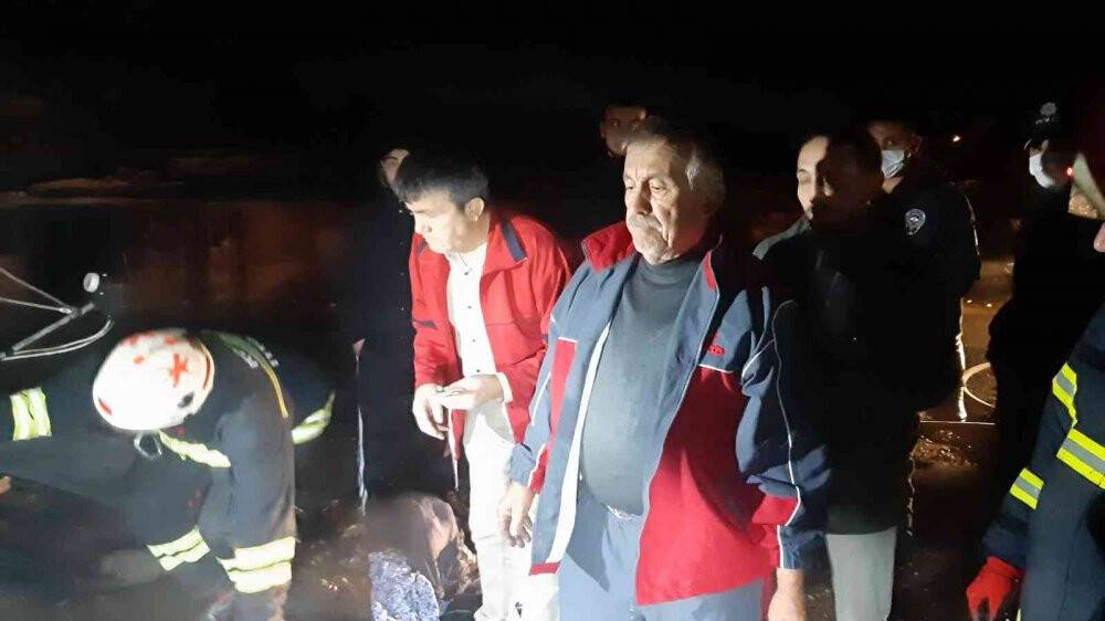 Baraka alev alev yandı, küllerin arasında para aradılar