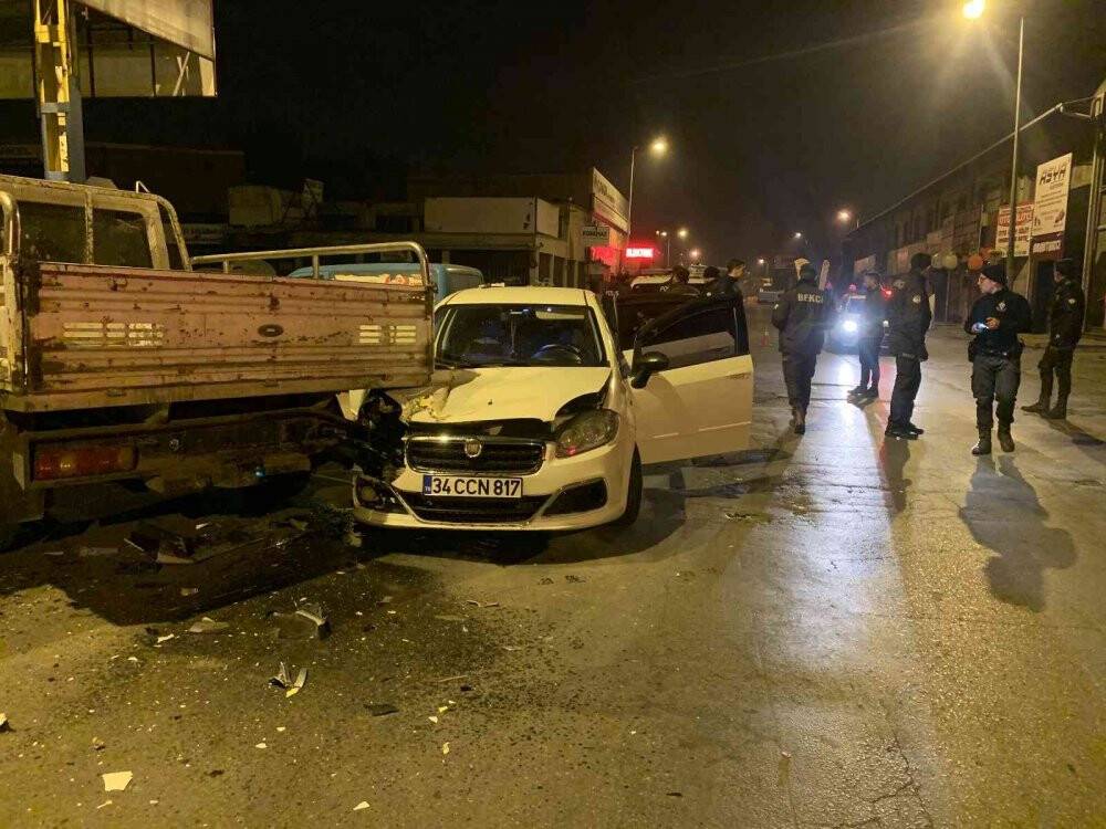 Ekiplerden kaçan otomobilde el bombası çıktı