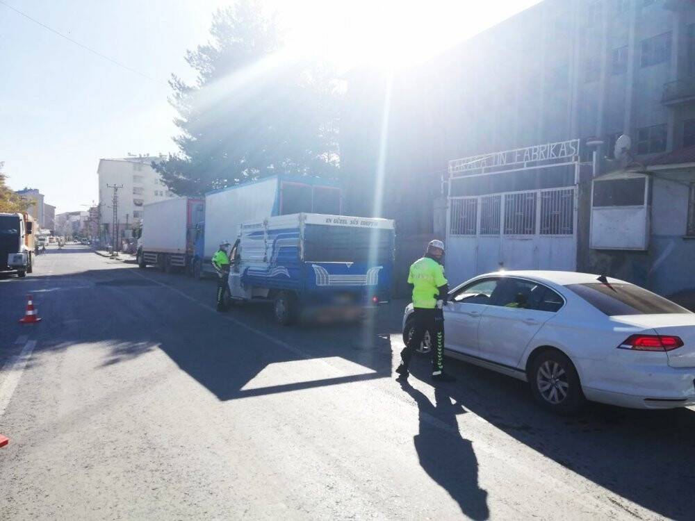 Kural ihlali yapan sürücülere 183 bin 940 TL ceza
