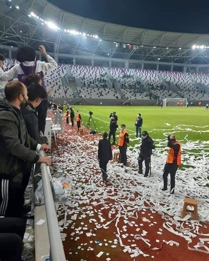 Ordu’da skandal: Kur’an-ı Kerim sayfaları konfeti şeklinde sahaya fırlatıldı