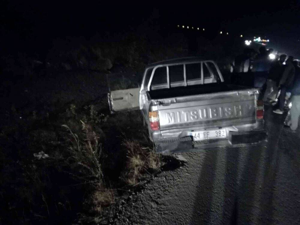 Otomobil ile pikap çarpıştı: 2 yaralı