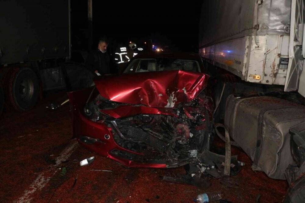 Tırın kasasından dökülen salçalar faciaya neden oldu: 1 ölü, 10 yaralı