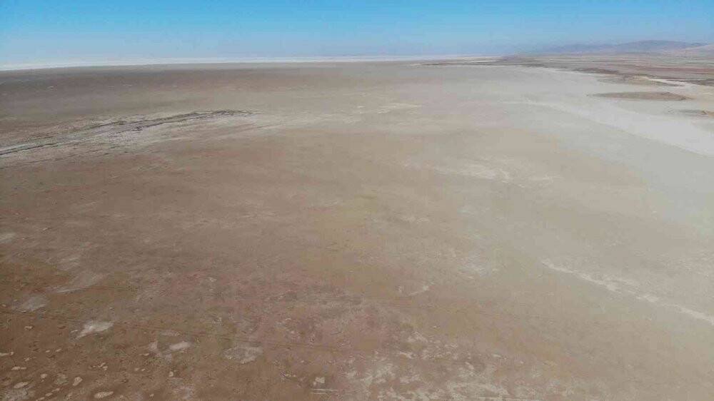 Tuz Gölü küçülmeye devam ediyor