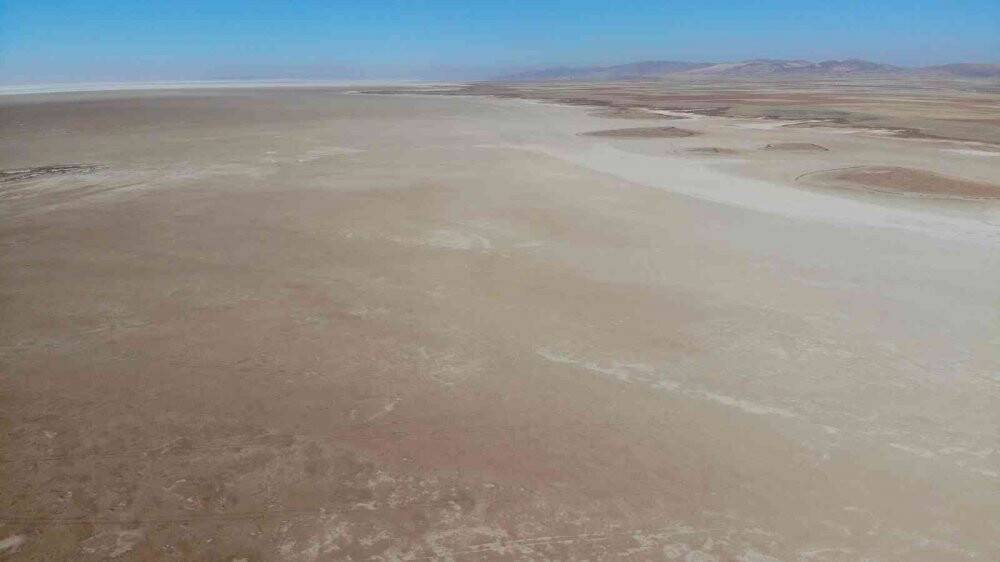 Tuz Gölü küçülmeye devam ediyor