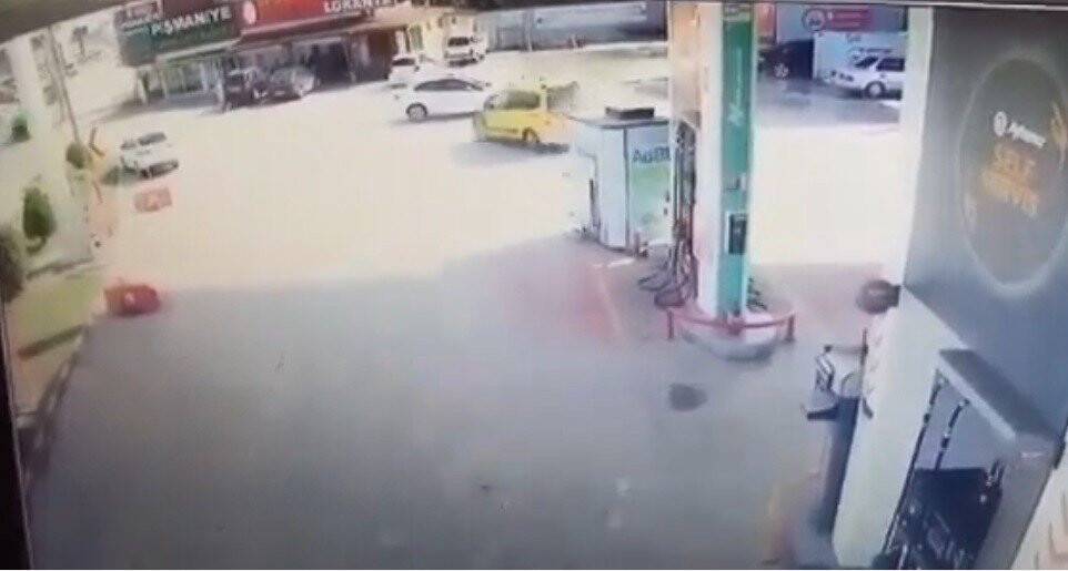 Akaryakıt istasyonundaki feci kaza kamerada