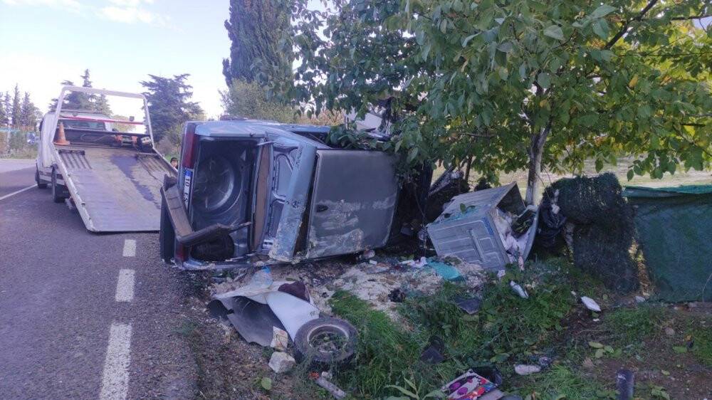 Hurdaya dönen aracının başında gözyaşı döktü