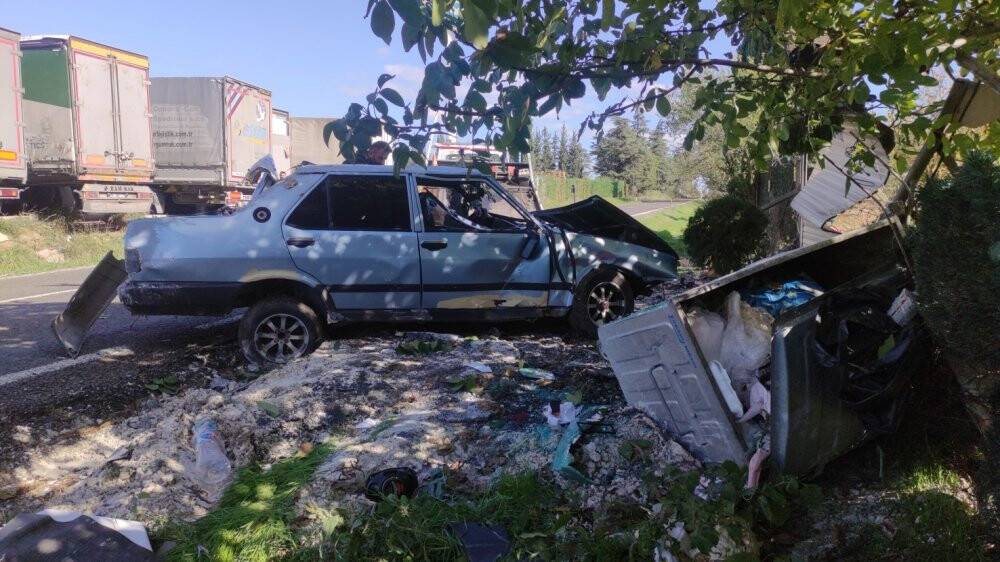 Hurdaya dönen aracının başında gözyaşı döktü