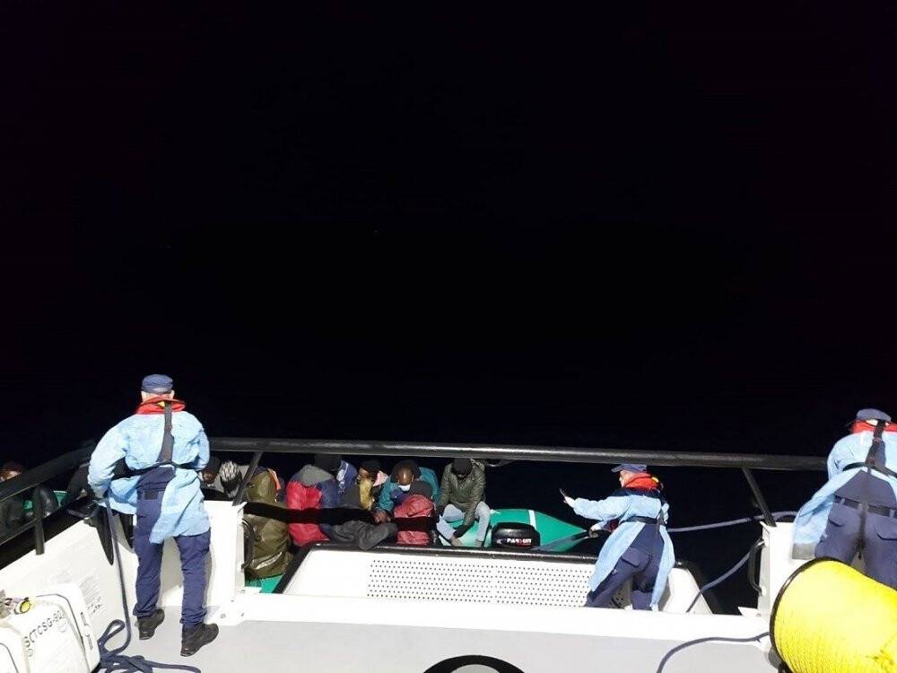 İzmir açıklarında 55 düzensiz göçmen kurtarıldı