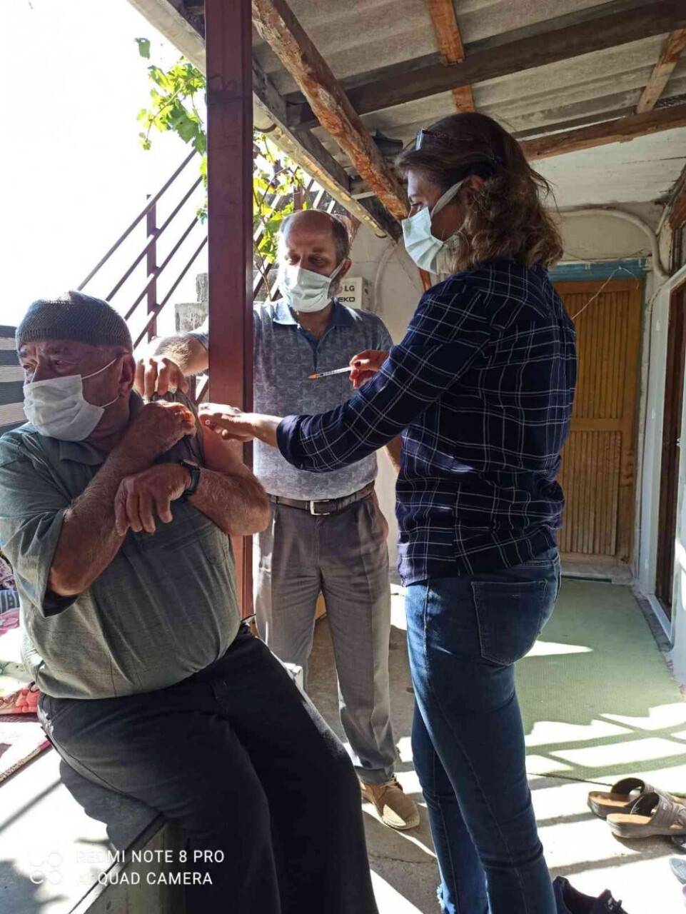 Konteynerde yaşayan yangınzedelere sağlık taraması