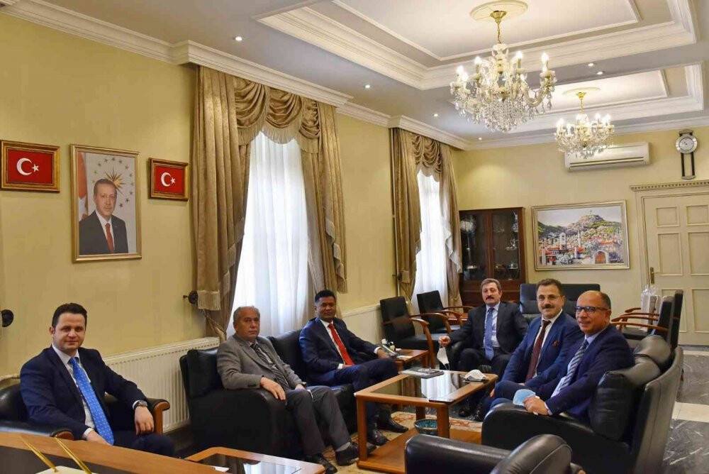 Sri Lanka Ankara Büyükelçisi Vali Orhan Tavlı’yı ziyaret etti
