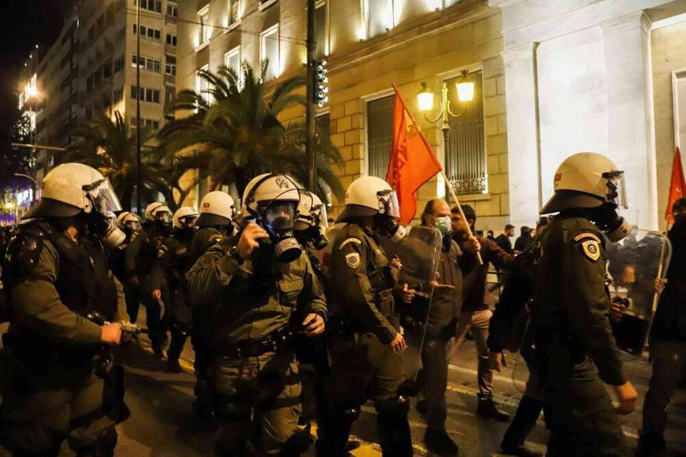 Yunanistan’da polis şiddetine karşı halk sokaklara döküldü
