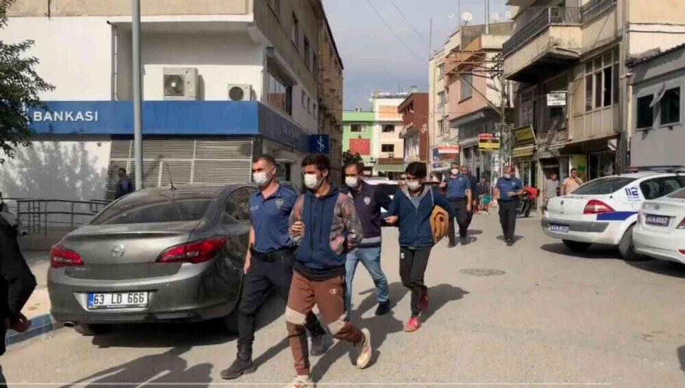 Çöp yığınları arasına saklanan 16 düzensiz göçmen yakalandı