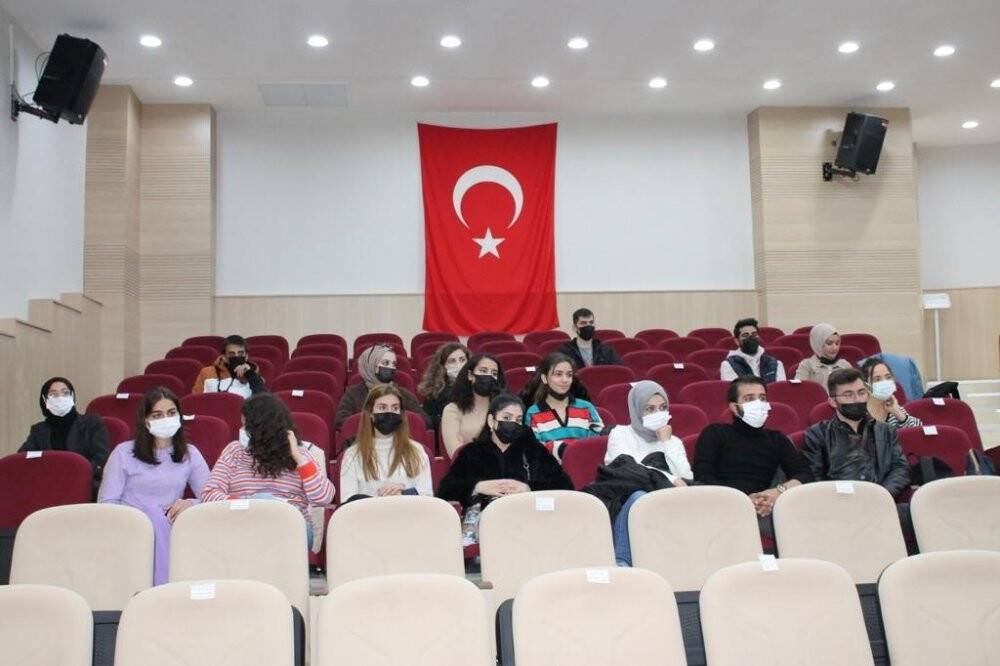 Hadim Kaymakamı mezun olduğu üniversitede konferans verdi