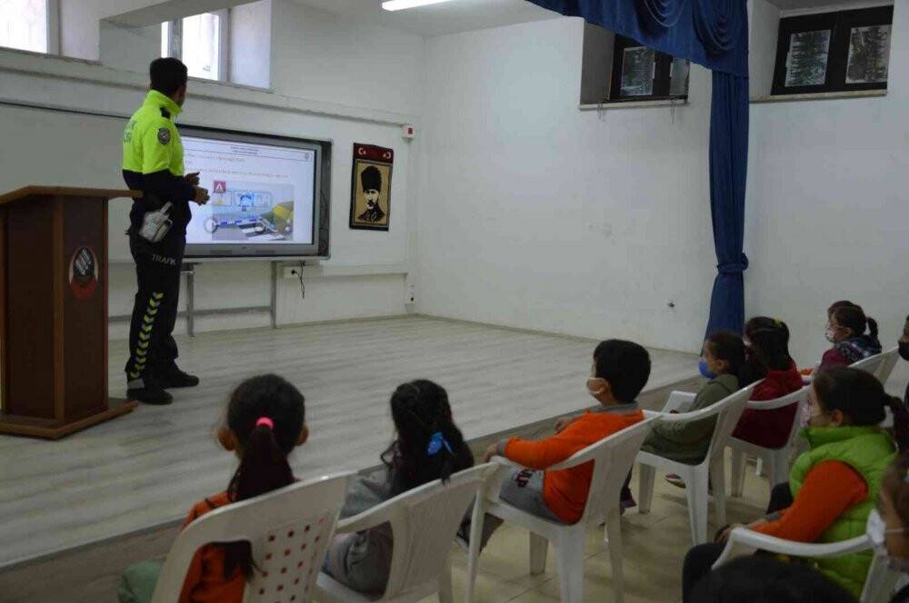 Miniklere trafik eğitimi verildi