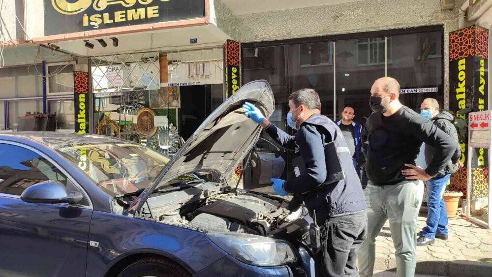 Park halindeki aracına yorgun mermi düştü, sürücü şoke oldu