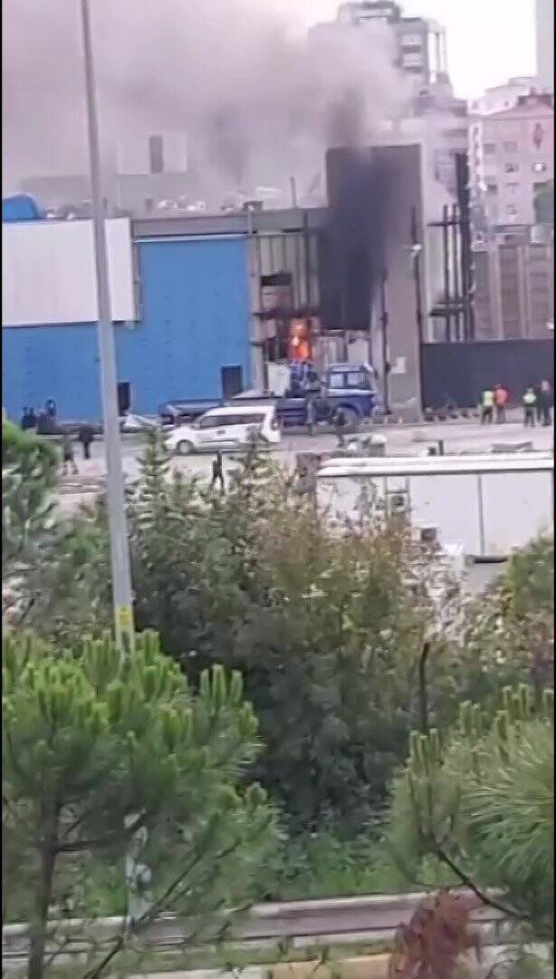 Kadıköy’de inşaat şantiyesinde korkutan yangın