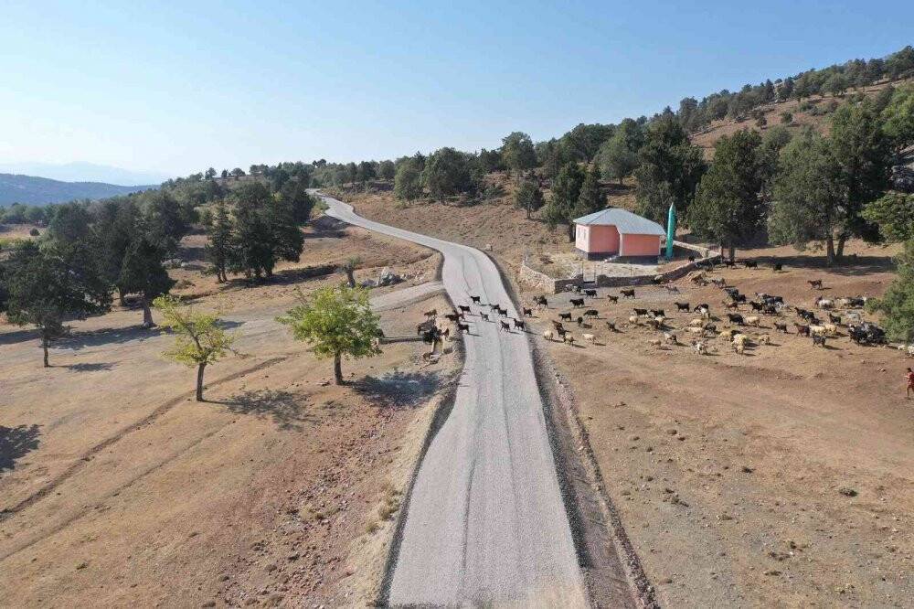 Konya Büyükşehir 400 km mahalle yolunu tamamladı