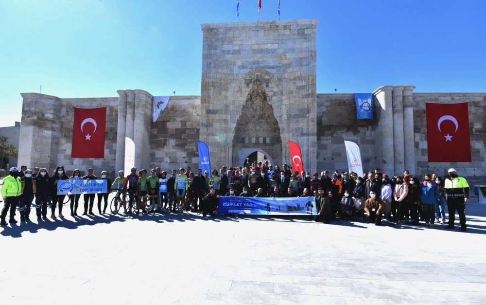 Konya ve Aksaray’da 'Keykubat Yolu Bisiklet Yarışı' gerçekleştirildi