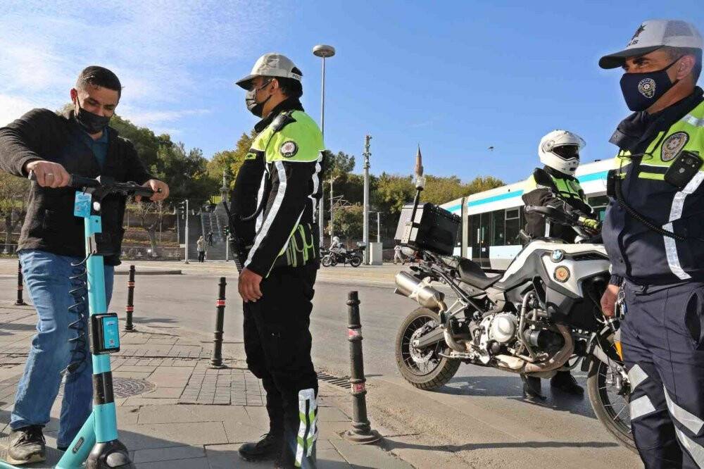 Konya’da elektrikli scooter denetimi