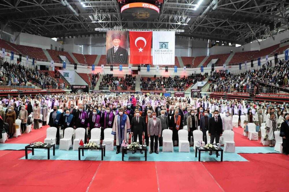 KTO Karatay Üniversitesinde mezuniyet coşkusu