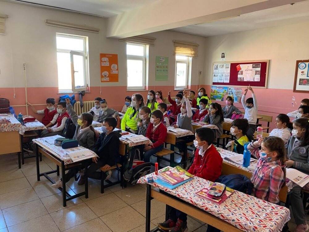 Polisten trafik eğitimi