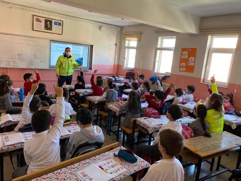 Polisten trafik eğitimi