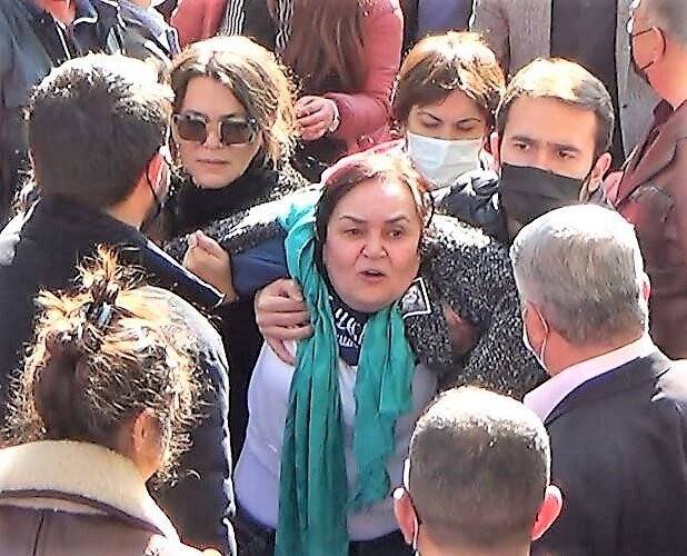 Gözyaşları, boğazı kesilerek öldürülen Şebnem için aktı