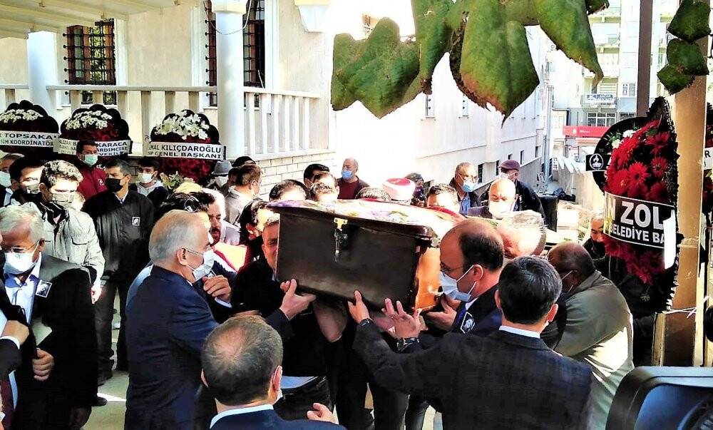 Gözyaşları, boğazı kesilerek öldürülen Şebnem için aktı