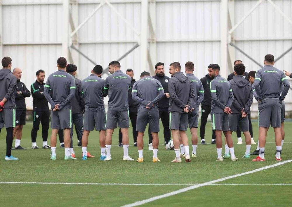İlhan Palut: "Önceliğimiz iyi futbol, iyi mücadele"