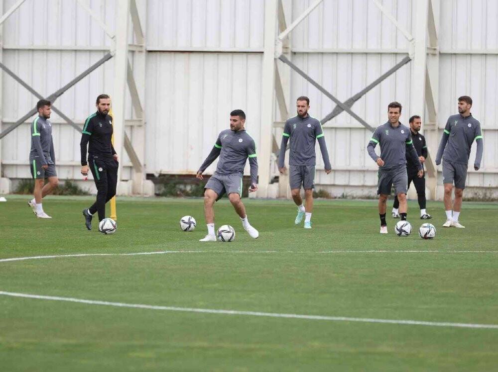 İlhan Palut: "Önceliğimiz iyi futbol, iyi mücadele"