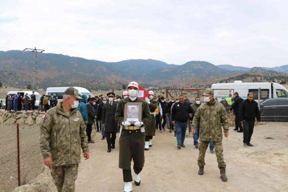 Kahramanmaraşlı şehit son yolculuğuna uğurlandı