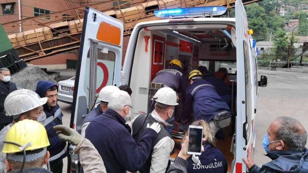 Maden işçisi göçükten 5 saat sonra sağ kurtarıldı