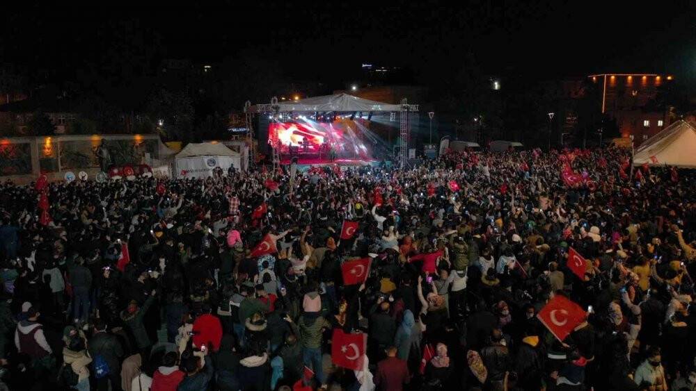 Mustafa Ceceli Kayserili hayranlarını coşturdu
